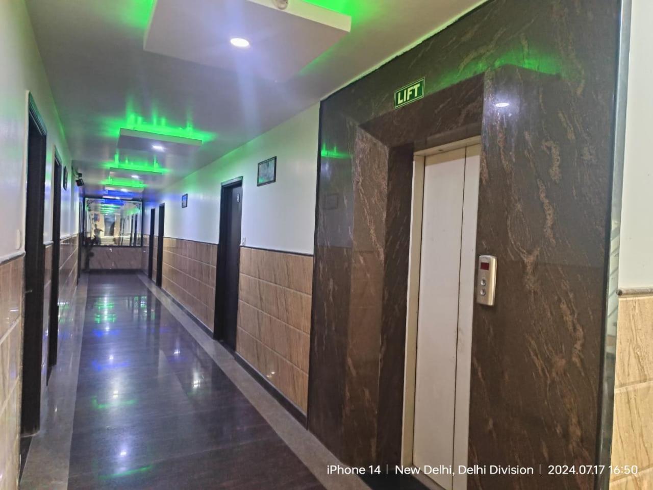 Jet Fox By Aero View Hotel, Delhi Airport New Delhi Exterior photo